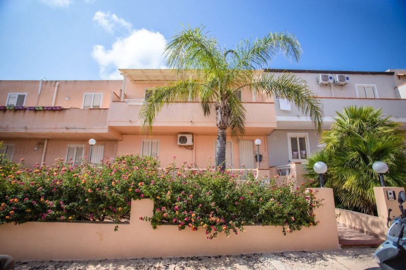 兰佩杜萨和利诺萨联排别墅